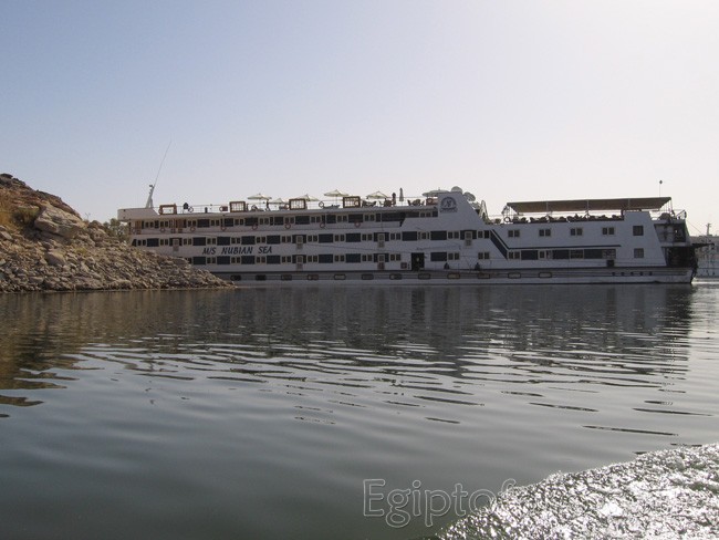 0700_Crucero_por_el_Nasser_en_el_Nubian_Sea