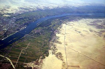 Río Nilo. Vista aérea de la zona de Luxor.
