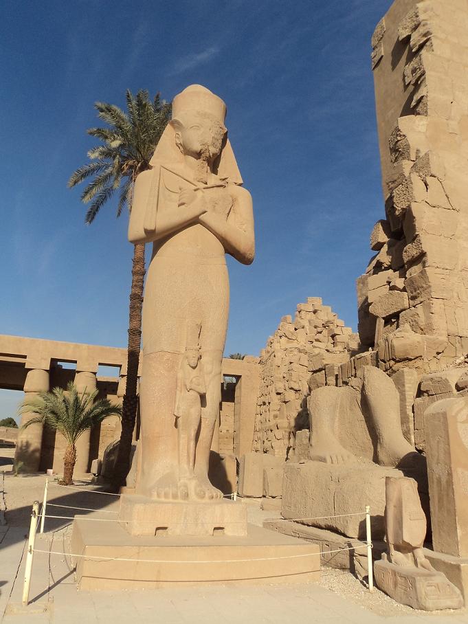 Patio 1º del Templo de Karnak - Netcheru - Egiptoforo.